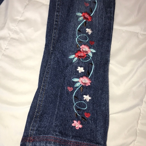 Front pocket embroidered flair jeans. - Picture 3 of 4